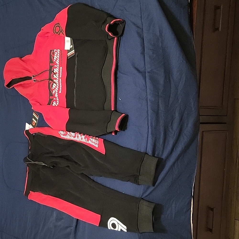 Brand New Akademiks Sweatsuit